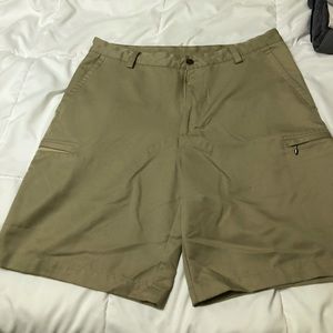 Men’s golf shorts